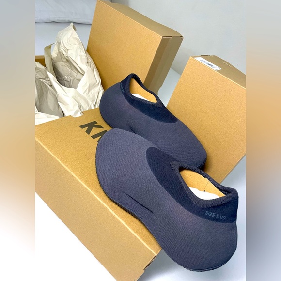 Yeezy Knit Runner Adidas - Picture 1 of 8